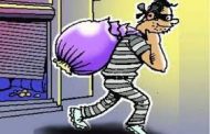 चिंचवड स्टेशन परिसरात घरफोडी..