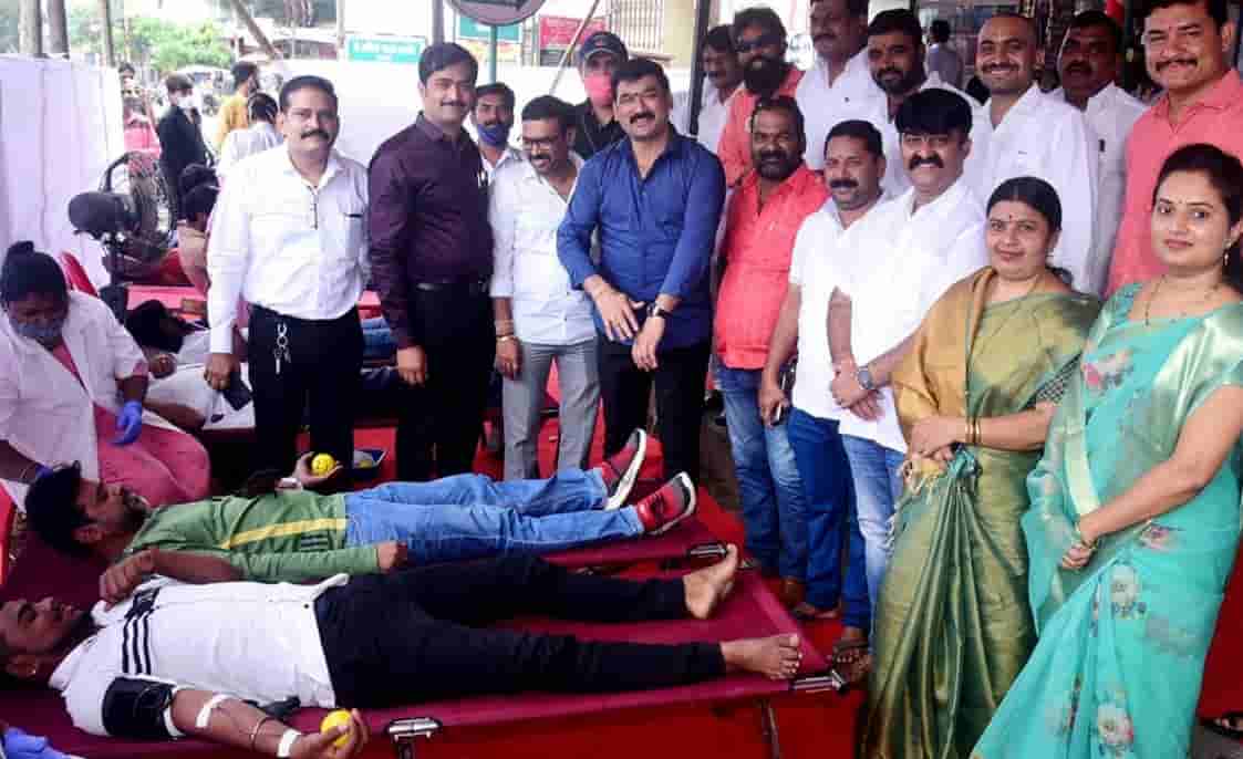 विविध सामाजिक उपक्रमाच्या माध्यमातून चंद्रकांत तापकीर यांचा वाढदिवस साजरा...