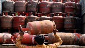 किवळेत भरलेल्या गॅस सिलेंडरमधून गॅसची चोरी..