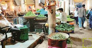 पिंपरीतील भाजी मंडईला आयुक्त राजेश पाटील यांची भेट..