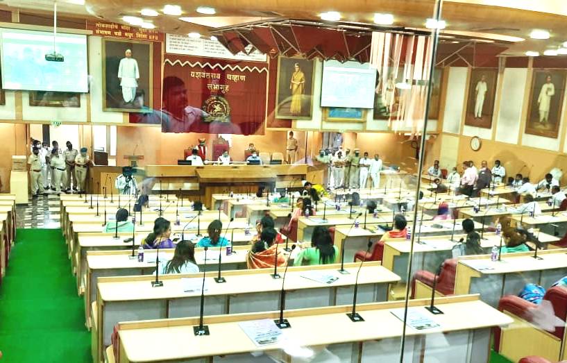 वाघाला पाहून राष्ट्रवादीच्या नगरसेवकांच्या प्रथमच महासभेत 'डरकाळ्या'..