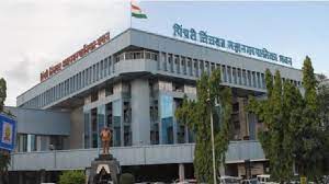 थेरगावात किरकोळ विक्रेते आणि अनधिकृत फ्लेक्सवर पालिकेची कारवाई..