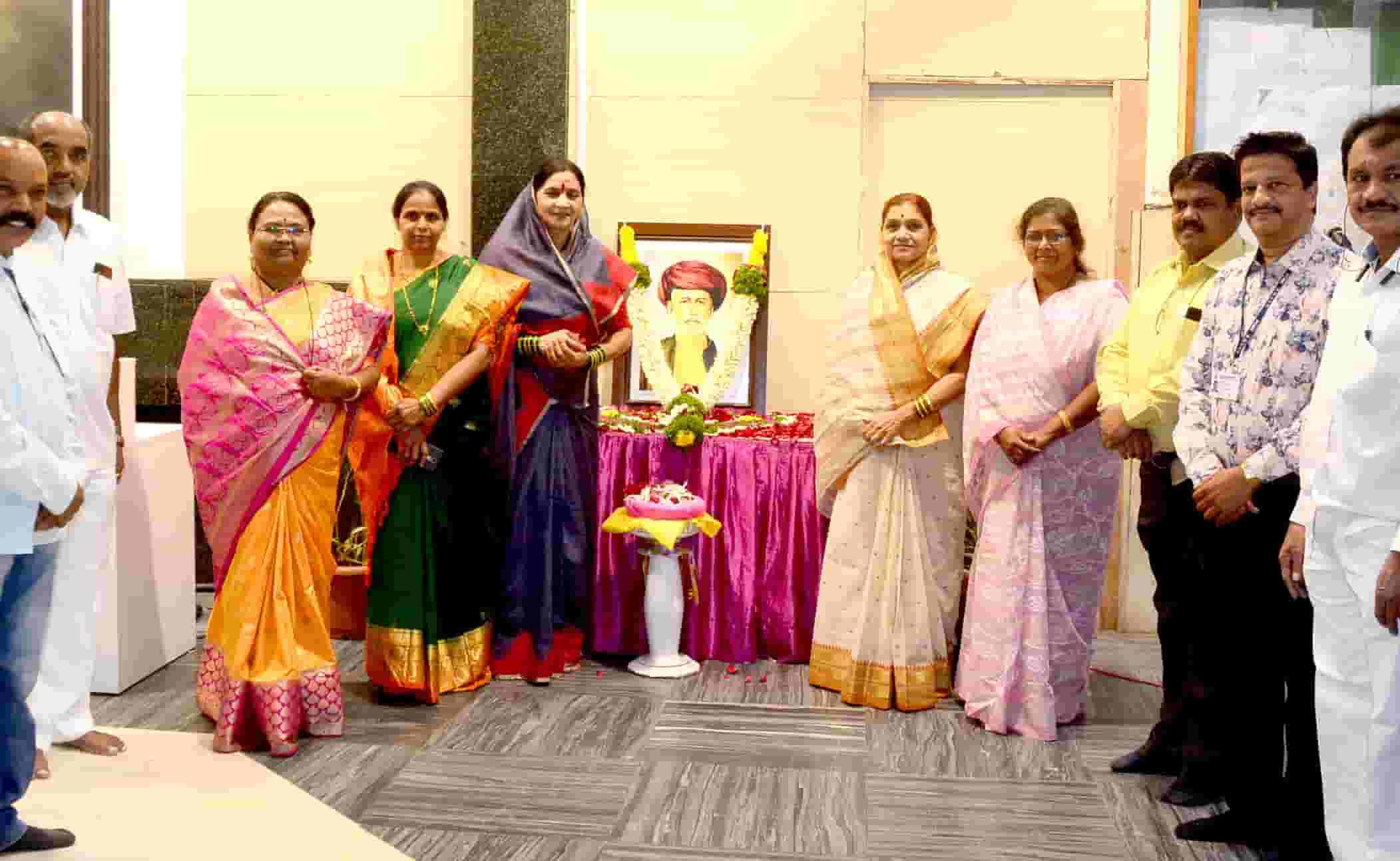 महात्मा फुलेंची क्रांतीज्योत अखंडपणे तेवत ठेवण्यासाठी सर्वांनी प्रयत्न करावेत - महापौर ढोरे..