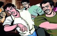 'मी आकुर्डीचा भाई, मला फुकट दारू द्या'..