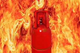 सिलेंडर बदलताच गॅस गळती अनं अचानक आगीचा भडका..