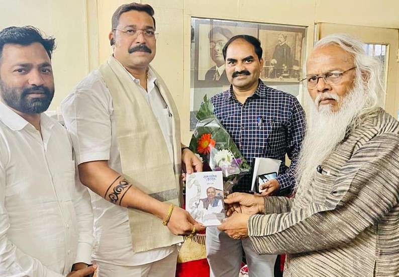 अ‍ॅड. राजेश पुणेकर यांचा वाढदिवसानिमित्त पुनरुत्थान समरसता गुरुकुलमकडून सत्कार..