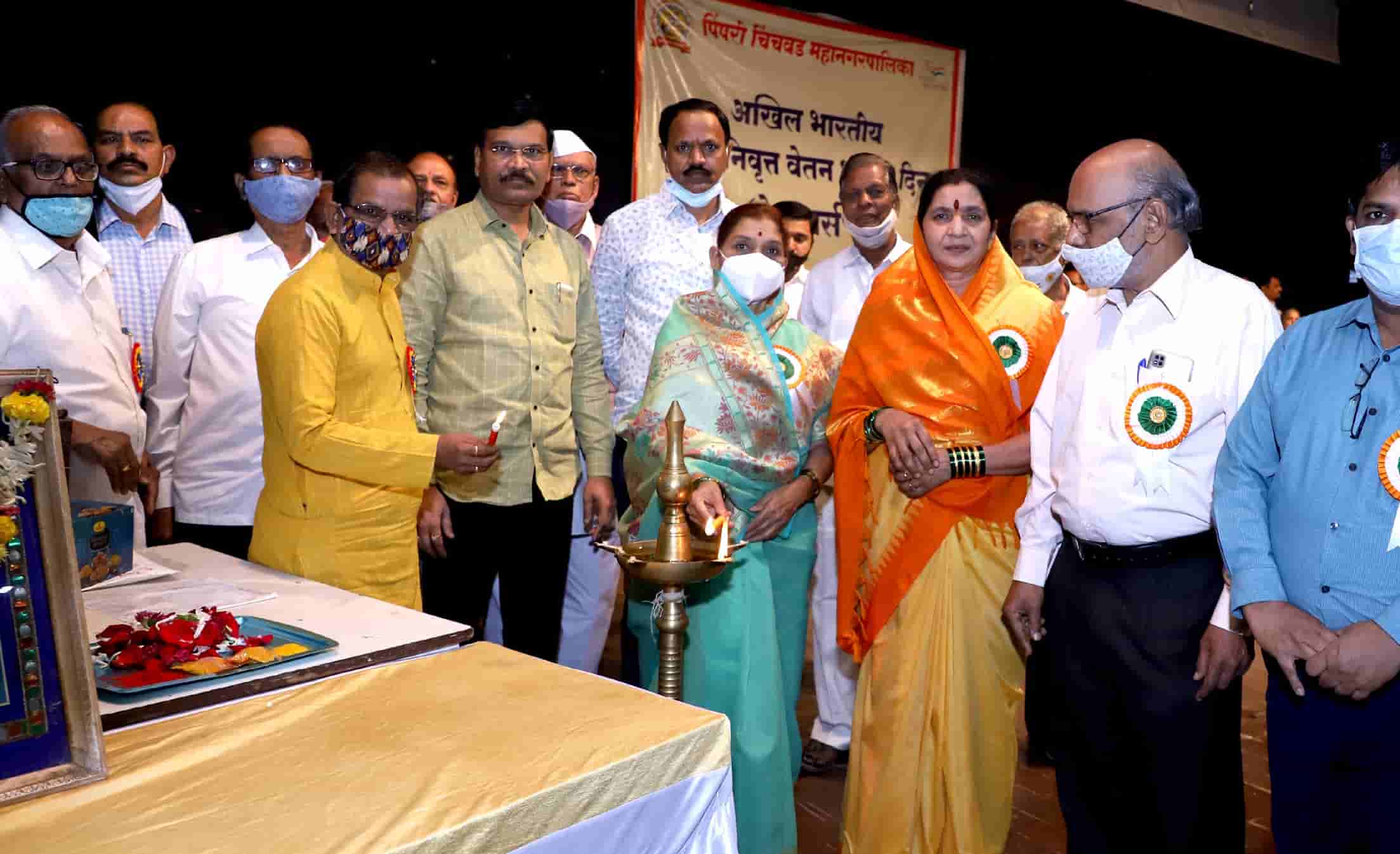 शहराच्या विकासात्मक जडणघडणीत अधिकारी, कर्मचा-यांचा सिंहाचा वाटा - महापौर ढोरे..