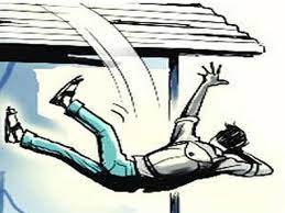 औंध जिल्हा रुग्णालयाच्या इमारतीवरून पडून बांधकाम कामगाराचा मृत्यू..