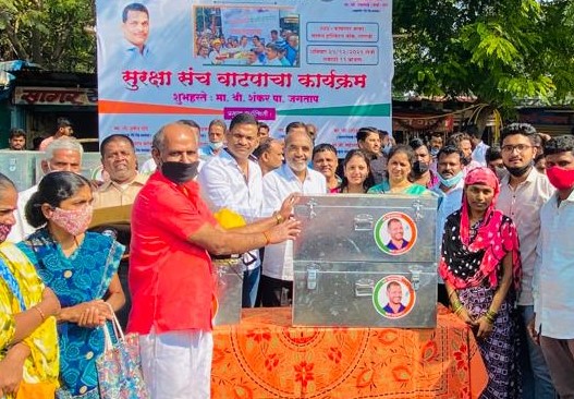 सांगवीत बांधकाम कामगारांना उद्योजक शंकर जगताप यांच्या हस्ते सुरक्षा संचाचे वाटप..