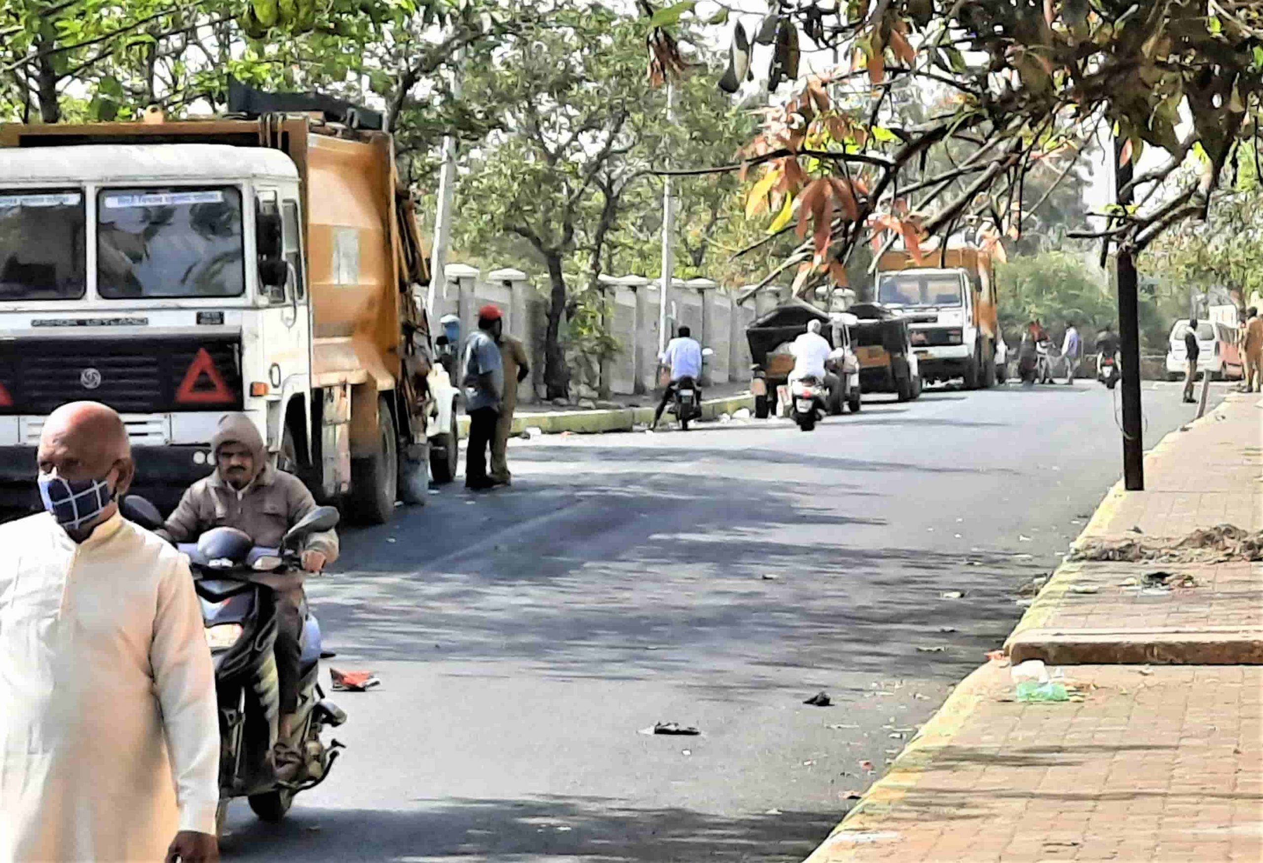चिंचवडेनगर-वाल्हेकरवाडी मूख्य रस्त्यावरील डांबरीकरणाचा खर्च कचऱ्यात..