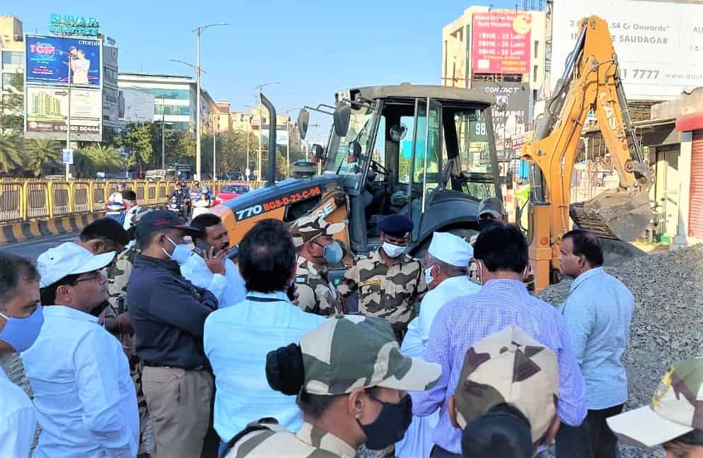 सौदागरमध्ये अनधिकृत बांधकामांवर प्रशासनाची कारवाई, जागामालक व पोलिसांत हमरीतुमरी..