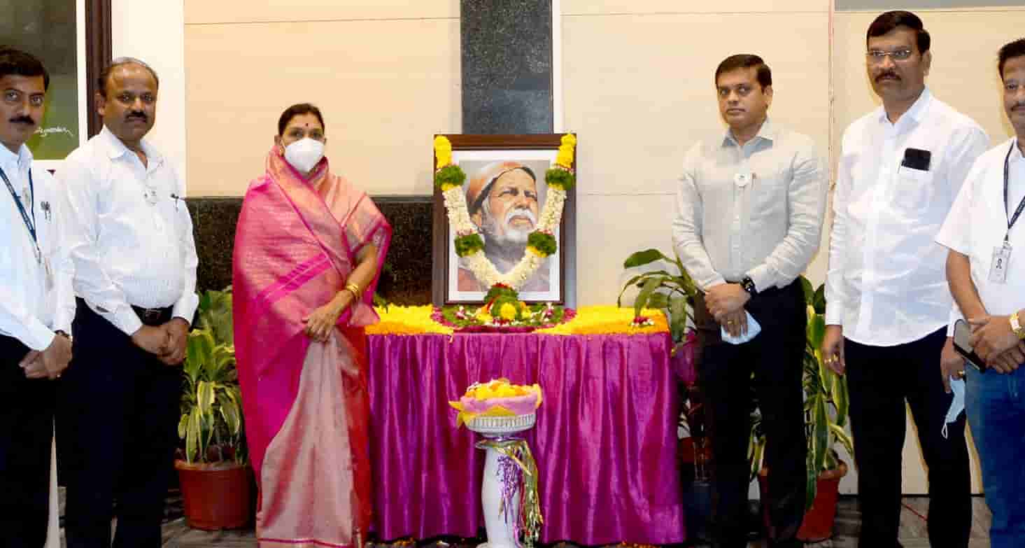 पालिकेच्या वतीने संत गाडगेबाबा यांच्या जयंतीनिमित्त पिंपरीत अभिवादन...!