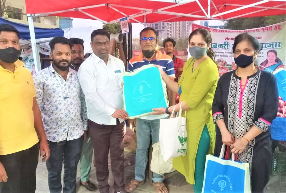 पिंपळे सौदागरमध्ये 'प्लॅस्टिक बॅगला पर्याय कापडी पिशवी' उपक्रमास नागरिकांची पसंती..
