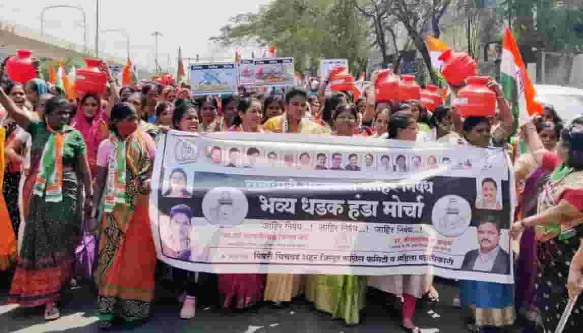 पंधरा दिवसात पाणी पुरवठा सुरळीत करा, अन्यथा महापालिकेला घेराव..