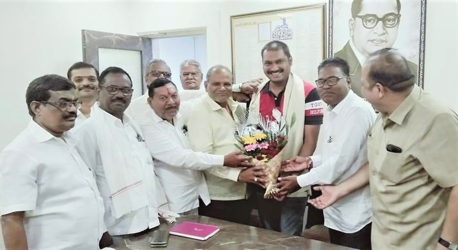 सुरज गजानन बाबर यांनी ऑल महाराष्ट्र फेअर प्राईज शाॅप किपर्स फेडरेशनचे स्वीकारले सभासदत्व...