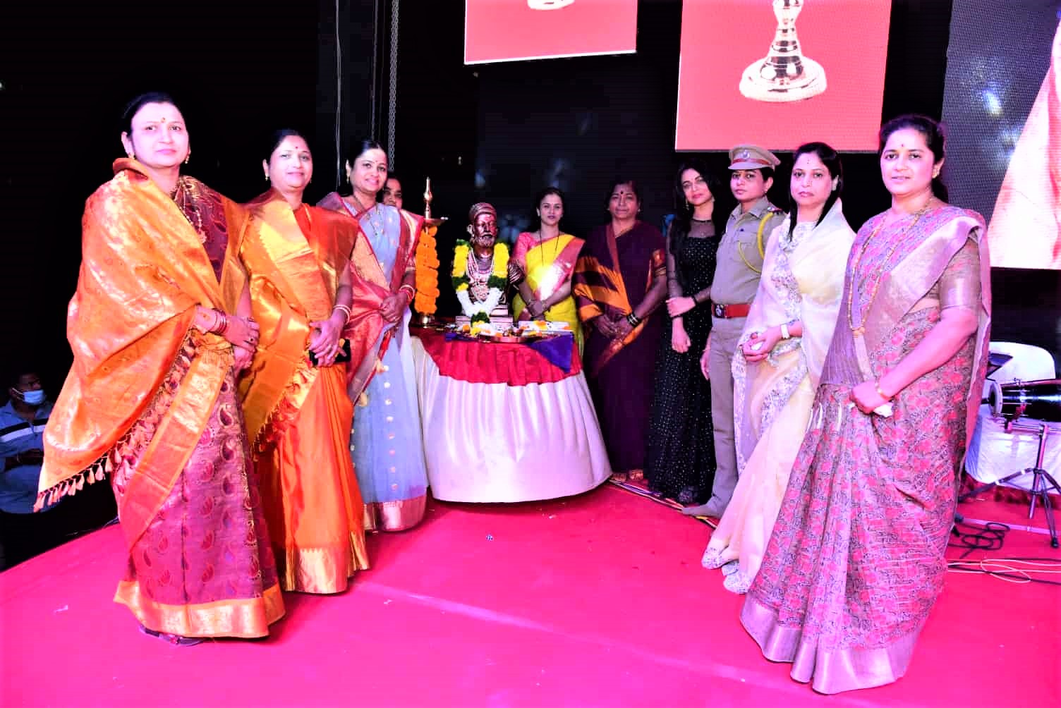 सावित्रीची लेक कुंदाताई या शेकडो महिलांचा आधारवड - सौ. अश्विनीताई जगताप..