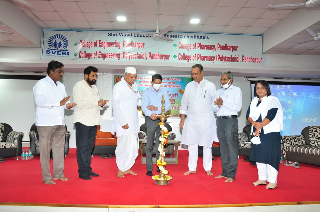 ‘पर्यावरण संवर्धनासाठी झाडे लावली पाहिजेत - जिल्हाधिकारी मिलिंद शंभरकर..