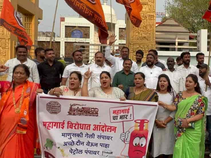 शहर महाराष्ट्र नवनिर्माण सेनेचे महागाई विरोधात पिंपरीत आंदोलन...