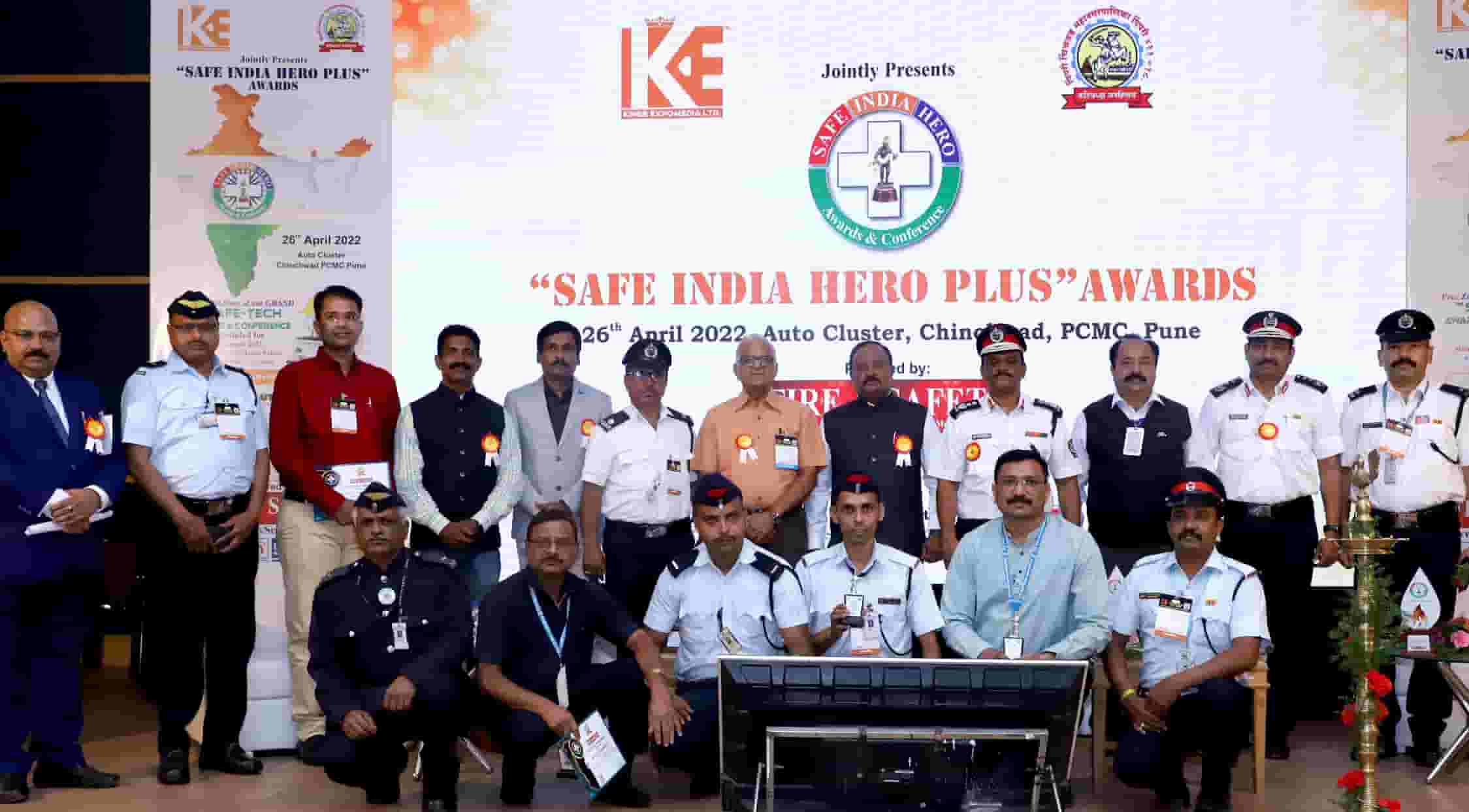 अग्निशमन दल आणि आपत्तीकाळात सुरक्षेचे काम करणाऱ्या जवानांचा गौरव...