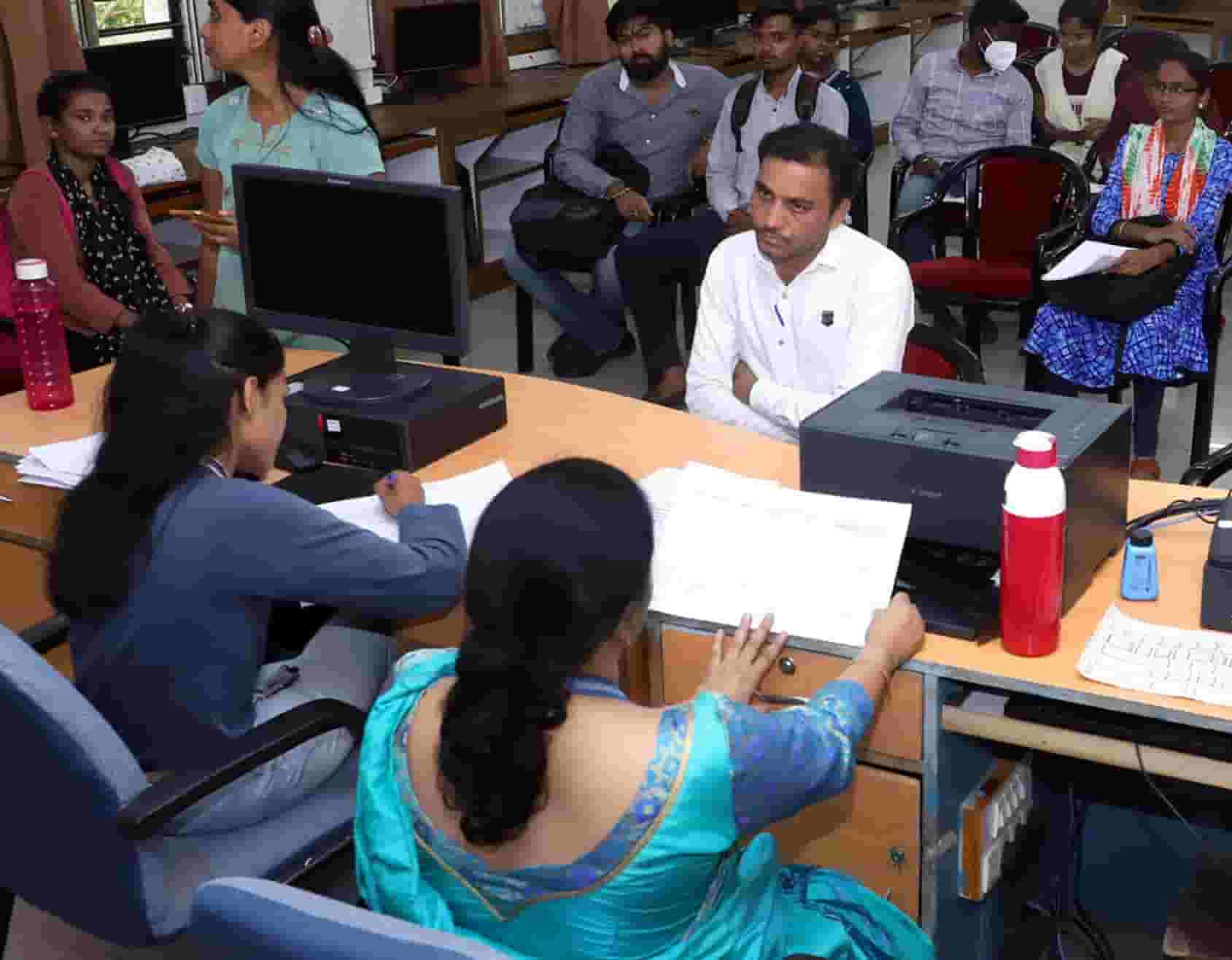 चारशे बेरोजगार युवक-युवतींना पालिकेकडून थेट रोजगाराची संधी...