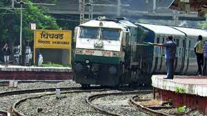 रेल्वे ट्रॅकलगत रेल्वेच्या जागेत वसलेल्या झोपडपट्टीधारकांना नोटीसा..