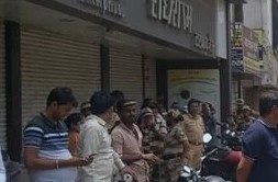 पिंपरीत प्लास्टिक कारवाई विरोधात व्यापाऱ्यांचे काहीकाळ बाजारपेठ बंद आंदोलन...