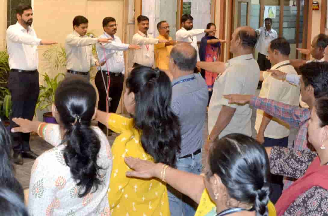 दहशतवादाचा आणि हिंसाचाराचा सर्व शक्तीनिशी मुकाबला करण्याची सामुहिक प्रतिज्ञा...