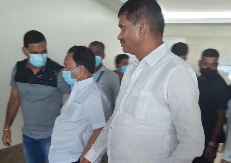 केंद्रीय मंत्री नारायण राणेंनी रुग्णालयात जाऊन घेतली आमदार जगतापांची भेट...