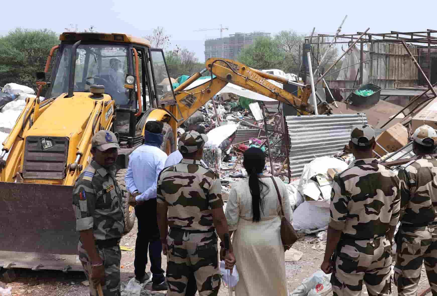 पिंपळे निलखमधील पूररेषेतील अनधिकृत बांधकामावर पालिकेची धडक कारवाई...
