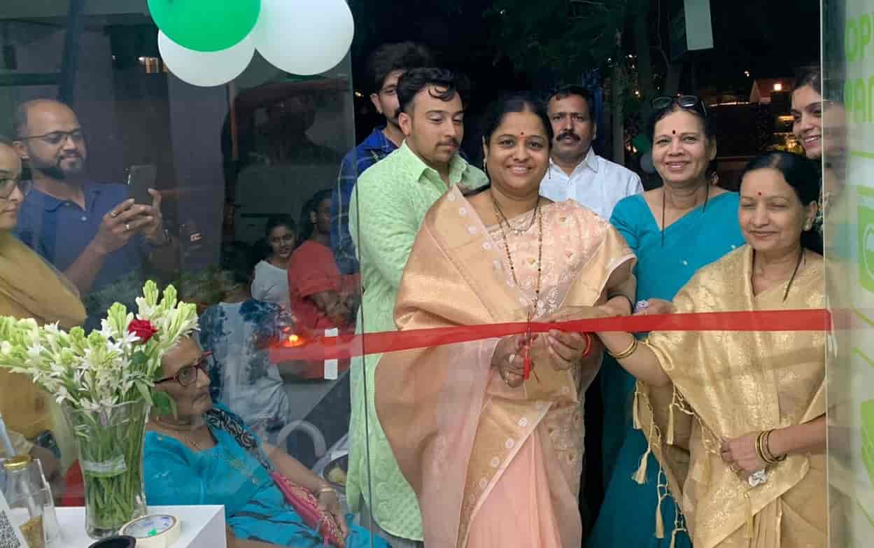 पिंपळे सौदागरमध्ये इको फ्रेंडली लॉण्ड्री आणि ड्रायक्लिनिंग सेवेचे कुंदाताई भिसे यांच्या हस्ते उद्घाटन...