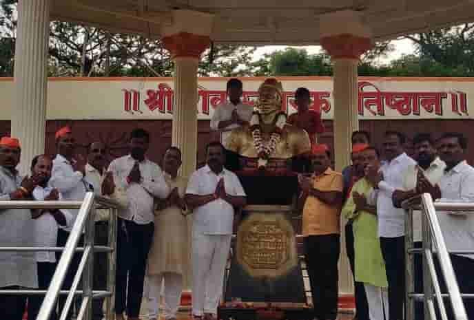 शिवराज्याभिषेक दिनानिमित्त पिंपरीत महाराजांच्या पुतळ्याला पंचगंगेचा अभिषेक..