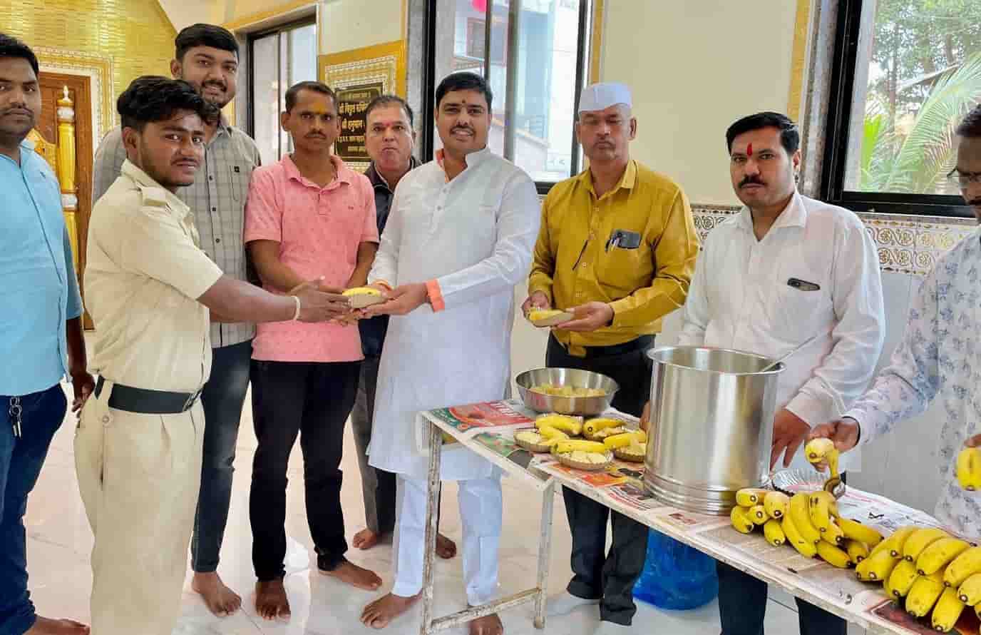 कुदळवाडीतील श्री विठ्ठल मंदिरात आषाढी एकादशीनिमित्त खिचडी व फराळ वाटप...