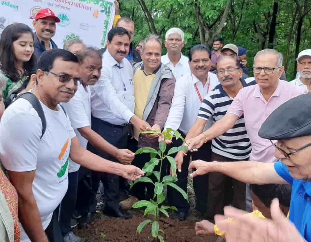 महापालिकेकडून दुर्गादेवी उद्यान टेकडीवर ७५ देशी वृक्षांची लागवड...