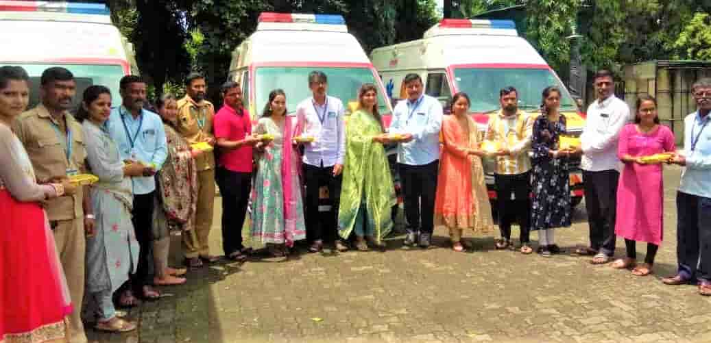 रूग्णवाहिका चालकांना राष्ट्रवादी युवती कॉंग्रेसने रक्षाबंधनदिनी बांधली राखी...