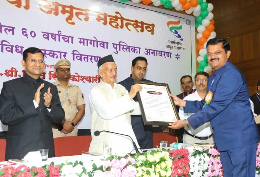 पुणे जिल्हा परिषदेचा गुणवंत अधिकारी पुरस्कार रमेश सोपान कदम यांना राज्यपालांच्या हस्ते प्रदान...