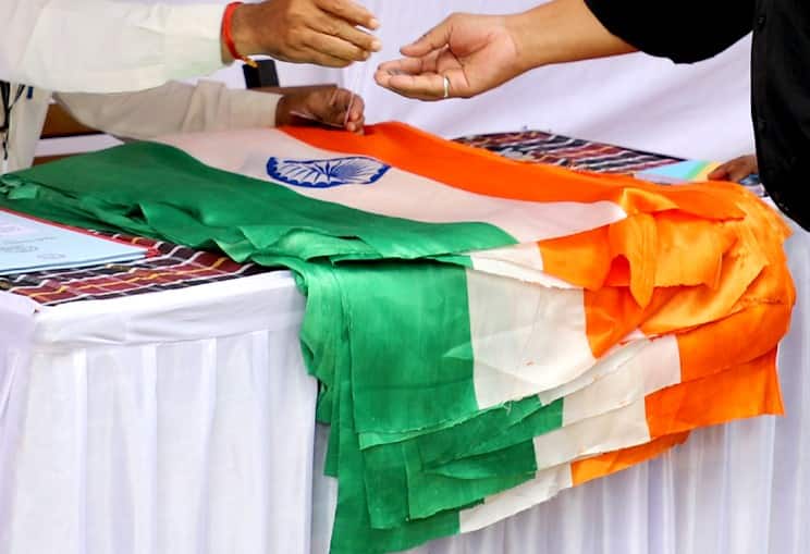 महापालिका ऐंशी हजार राष्ट्रध्वज परत शासनाला पाठविणार...