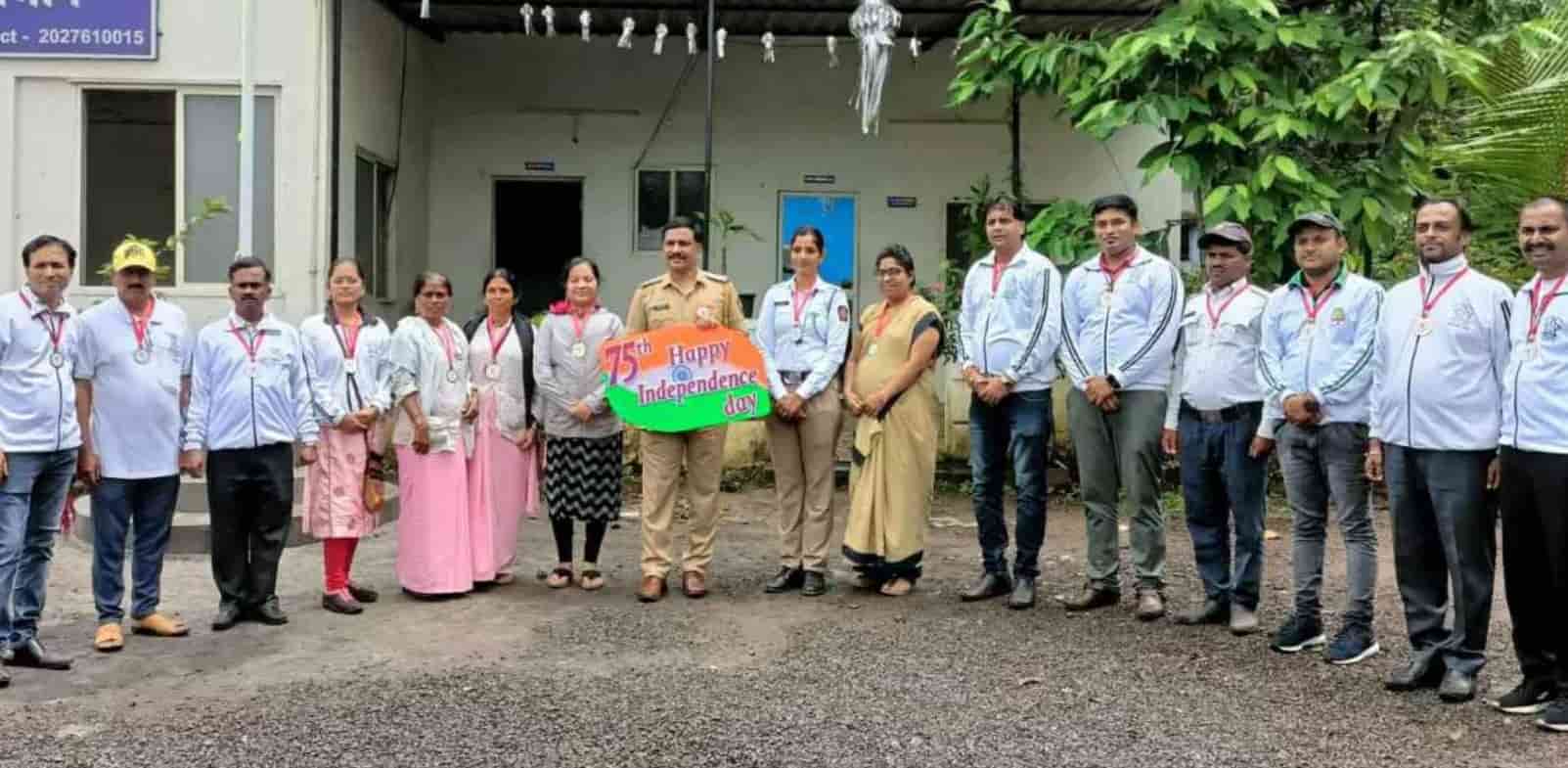 स्वातंत्र्यदिनी कृती समितीच्या कर्तव्यदक्ष पोलीस मित्रांचा सुवर्ण पदकाने सन्मान...