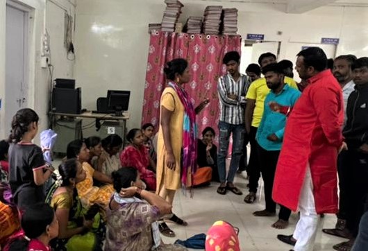 मनसेच्या कार्यकर्त्यांचा महावितरण कार्यालयावर 'हल्लाबोल'..