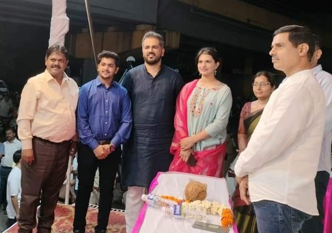 महापालिका आयुक्त शेखर सिंह आणि त्यांच्या पत्नीची गणेश मंडळांच्या स्वागतास हजेरी...