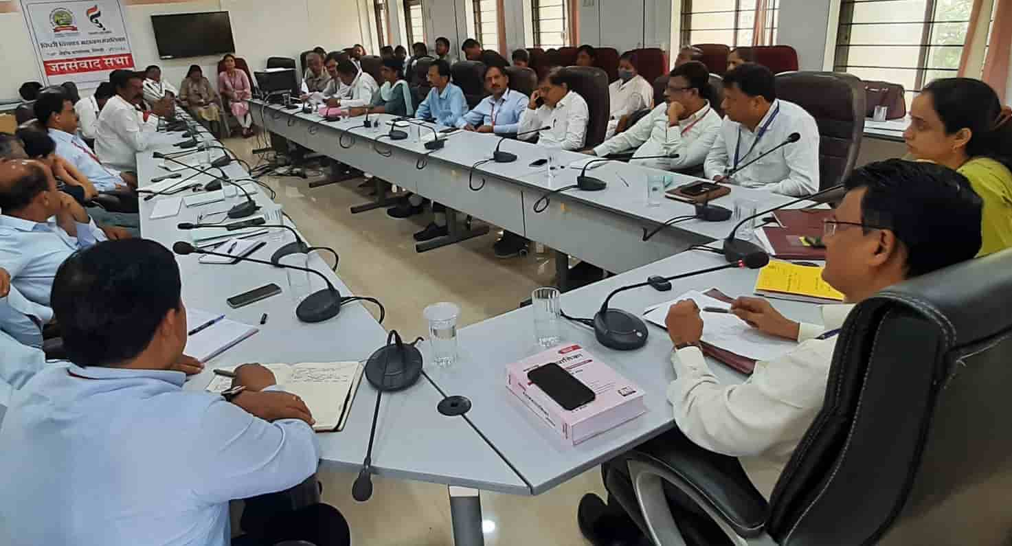 घंटागाड्यांमधून कचरा वाहताना कचरा रस्त्यावर पडणार नाही याची दक्षता घ्या..