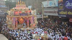 स्वानंदेश रथात स्वार होत श्रीमंत दगडूशेठ हलवाई गणेशोत्सवाची उत्साहात सांगता...