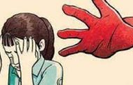 ‘गाडीवर बस नाही तर तुझ्या अंगावर गाडी घालीन’..