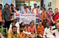 रस्त्यांच्या डागडुजीकडे दुर्लक्ष; शहर मनसेचे आयुक्तांच्या दालनाबाहेर आंदोलन...