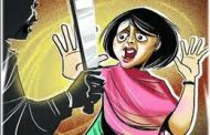 किरकोळ कारणावरून रेल्वे महिला सफाई कर्मचाऱ्यावर कोयत्याने हल्ला...