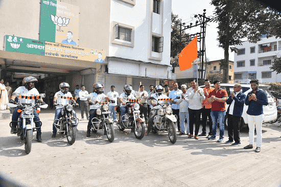 वाकडमधील बाईक रायडरची देशाच्या जवानांना अनोखी मानवंदना..