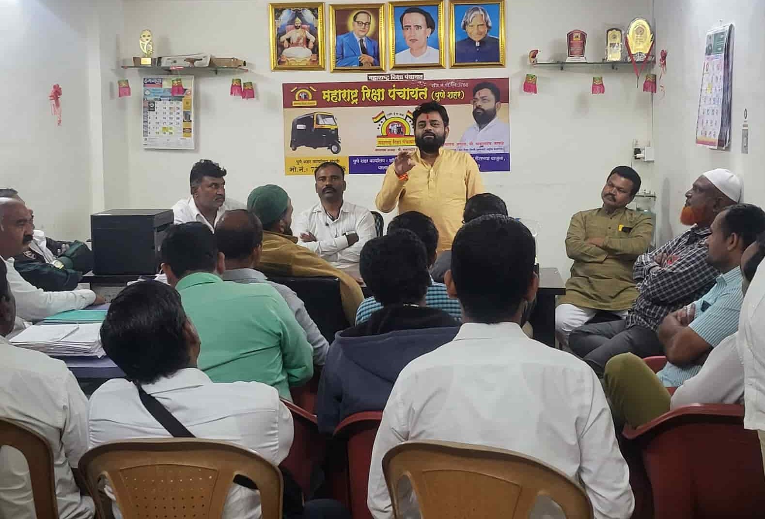 रिक्षा चालक-मालकांचा जीवन मरणाचा प्रश्न..