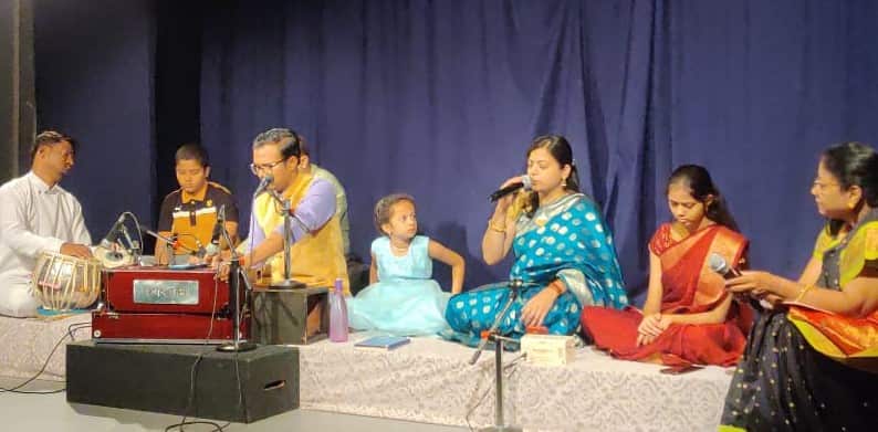 पैस रंगमंचच्या दिवाळी पहाट कार्यक्रमात सुरेल गायनाला मिळाली दाद...