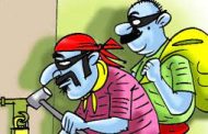 नढेनगरमध्ये लॉकरचा पत्रा उचकटुन दोन लाखांची रोकड आणि दागिन्यांची चोरी...
