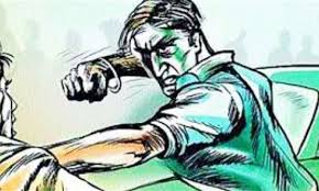 '' तू आम्हाला कट का मारला '' असे म्हणत एकाला मारहाण करीत लुटले...