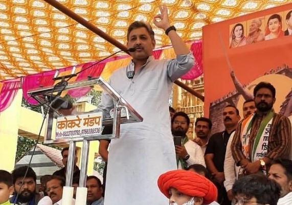 राज्यपाल म्हणून कोश्यारी यांना किंमत दिली..